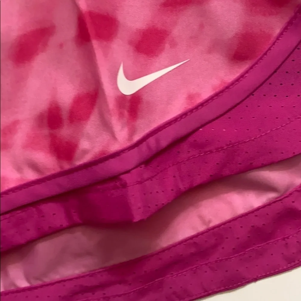 NWT Nike pink active shorts size: M